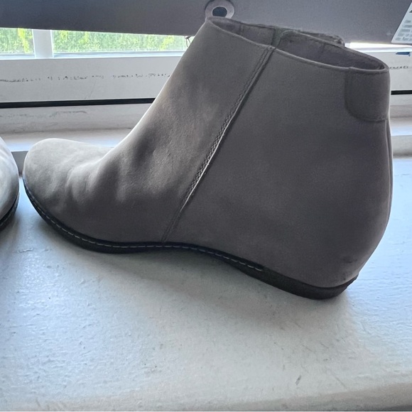 Dance go wedge suede boots
Excellent condition worn a few times - Picture 2 of 5